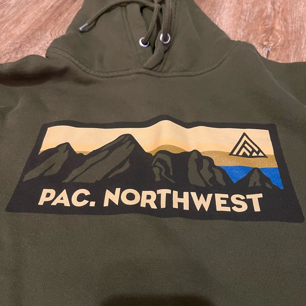 PAC. NORTHWEST Green Hoodie